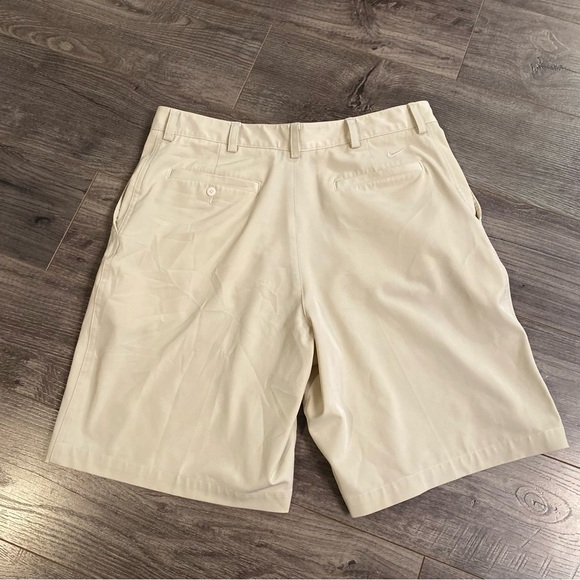 Nike Dri Fit golf shorts chino style size 34 - Picture 2 of 10